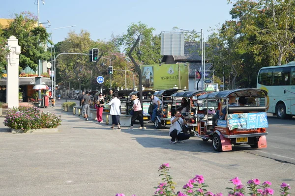 Chiang Mai Thailand January 2020Skupina Turistů Kteří Tuk Tuk Auto — Stock fotografie