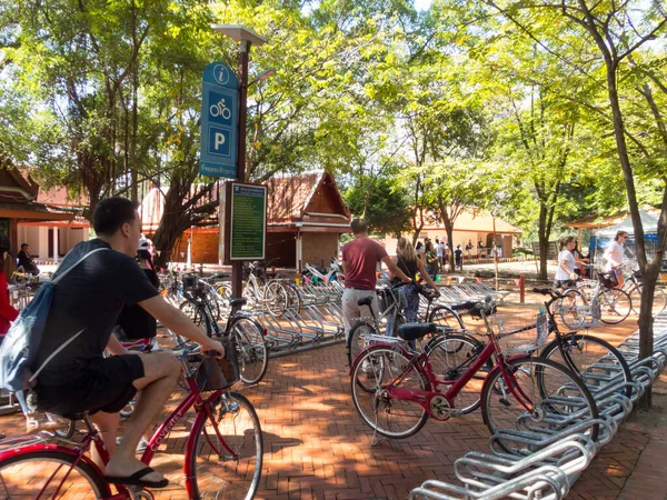 Ayutthayatajlandia Październik 2018Turyści Używają Rowerów Podróży Parkingiem Rowerowym Różnych Miejscach — Zdjęcie stockowe