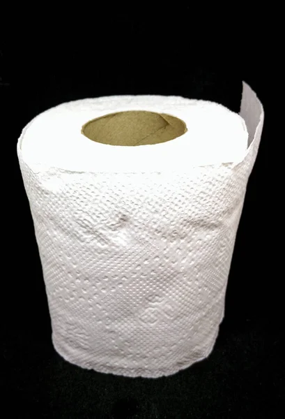 Tuvalet Kağıdı Siyah Arkaplan — Stok fotoğraf