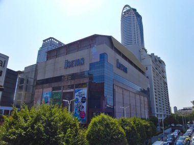 Merkez Dünya (Isetan) BANGKOK THAILAND-22 Şubat 2019 Dünya Ticaret Merkezi Lüks otel ve restoranları her gezgin için bir zorunluluktur. BANGKOK THAILAND-22 Şubat 2019.