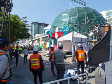 KRAL Rangnam Phayathai Ratchathewi BANGKOK THAILAND-30 EKİM 2018 İşçiler bu yerin kurucusu için yas yerlerini geliştirmeye başlıyorlar. BANGKOK THAILAND-30 Ekim 2018