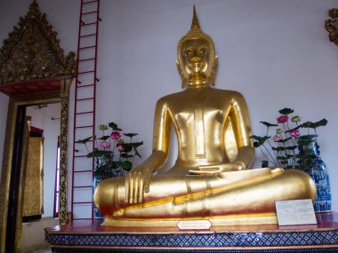 Wat Saket Ratcha Wora Maha Wihan BANGKOK THAILAND-28 Kasım 2018Rama 'nın torunu III. Rama (17871851) Wat Saket phu khao (Altın Dağ) içinde devasa boyutlarda bir çeyiz inşa etmeye karar verdi.)