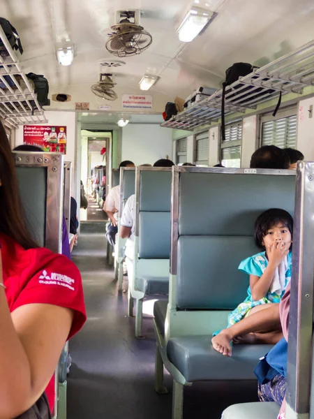 Bangkok Thailand Oktober 2018 Oidentifierad Tjej Tåget Bangkok Tåget Det — Stockfoto