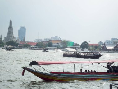 Chao Phraya Nehri BANGKOK THAILAND-31 ARALIK 2018 Ship Chao Phraya Nehri 'ne açılacak. BANGKOK THAILAND-31 ARALIK 2018.