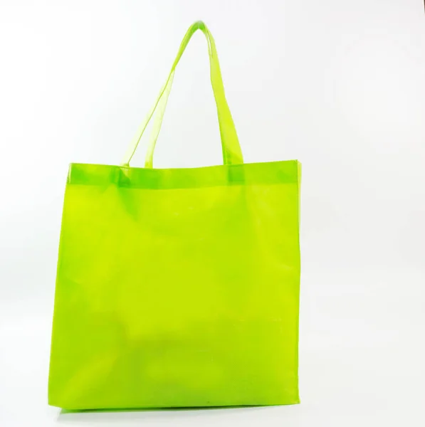 グリーンバッグ用移動ショッピング いいえビニール袋ショッピングバッグコンセプト上のホワイトブラックグラウンド — ストック写真
