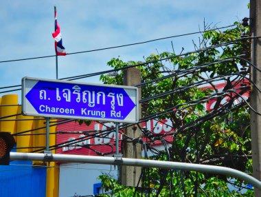 BANGKOK THAILAND-15 HAZİRAN 2019 Charoenkrung Yolu güzergahını gösteriyor.
