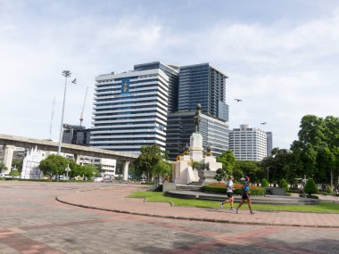 Kral Rama VI BANGOKTHAILAND-17 Eylül 2018 Bu heykel Lumphini Park Silom alanı önünde yer almaktadır. 17 Eylül 2018 'de Tayland' da