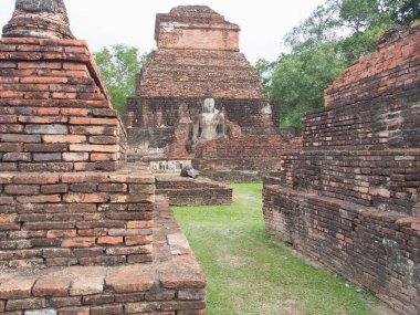 Phra Montop Wat SriChum Sukhothai Tarihi Park Dünya Mirası 'nda Buda Heykeli Phra Ajarn.