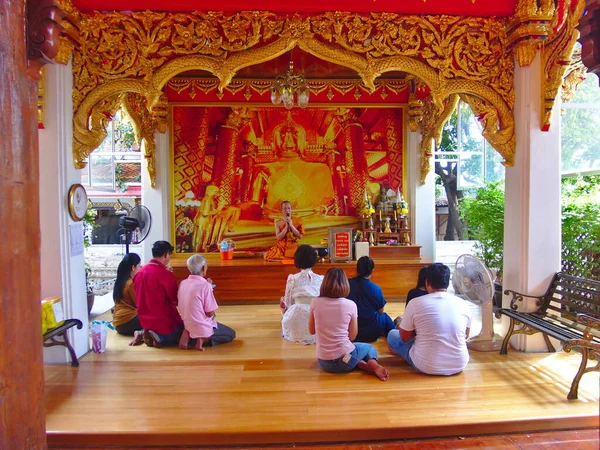 这尊德高望重的佛像由泰国人和中国人Sam Pao Kong 中国人Sam Pao Kong 命名为Luang Pho Tho — 图库照片