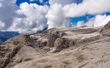 Sass Pordoi Dolomites, Sella grubunda, İtalya rahatladı