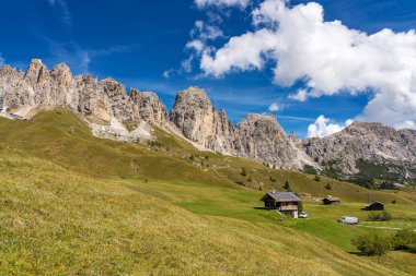 Sella grup ve Gardena pass veya Grodner Joch, Dolomites, İtalya