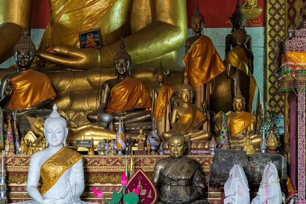Wat Manorom - un antiguo templo budista en Luang Prabang Laos — Foto de Stock