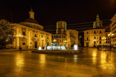 Bakire Meryem Meydanı'ndaki Turia Çeşmesi, Valencia, İspanya.