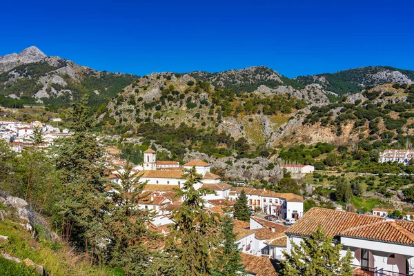 Grazalema, village blanc dans la province de Cadix, Andalousie, Espagne — Photo