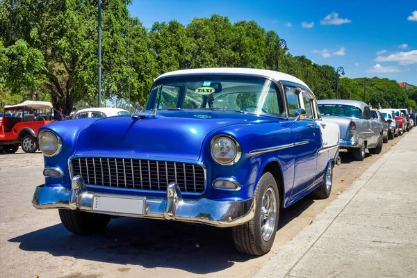 古巴哈瓦那街头的经典美国车 — 图库照片