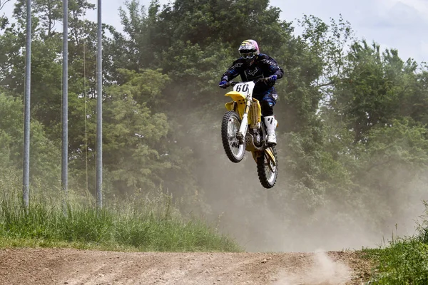 Wind berg, Duitsland-29 juni 2019: motorcross training in de wind berg — Stockfoto