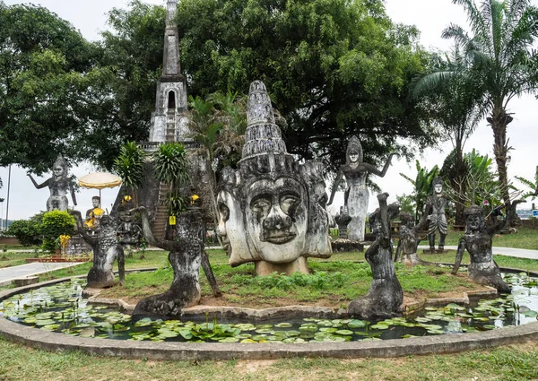 Estátuas de Buda no parque buddha em Vientiane, Laos . — Fotografia de Stock