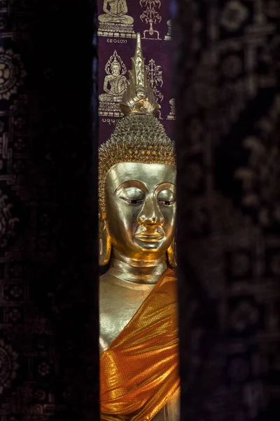 Wat Sensoukharam en Luang Prabang por la noche en Laos — Foto de Stock