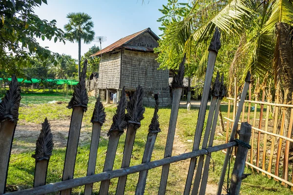 Hermoso viaje al campo en el distrito rural tropical, Siem Reap, Camboya — Foto de Stock