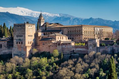 Granada'daki Alhambra Sarayı'nın görünümü, Avrupa'da İspanya