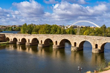 Puente Romano, Merida 'daki Roma Köprüsü, Extremadura, İspanya.