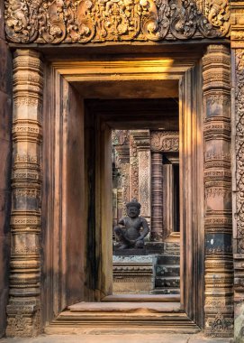 Banteay Srei Angkor, Kamboçya'da Shiva için adanmış bir Hindu Tapınağı olduğunu