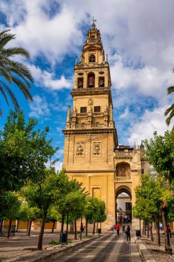 Cordoba, İspanya - 31 Ekim 2019: Cami-Katedral 'deki Çan Kulesi