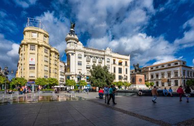 Cordoba, İspanya - 31 Ekim 2019: Cordoba, İspanya 'daki ana Tendillas Meydanı