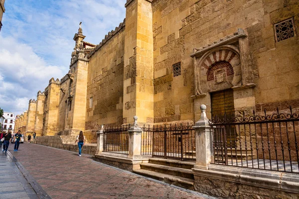 Cordoba, Spanje - 31 oktober 2019: De Moskee-Kathedraal van Cordoba in Andalusië — Stockfoto