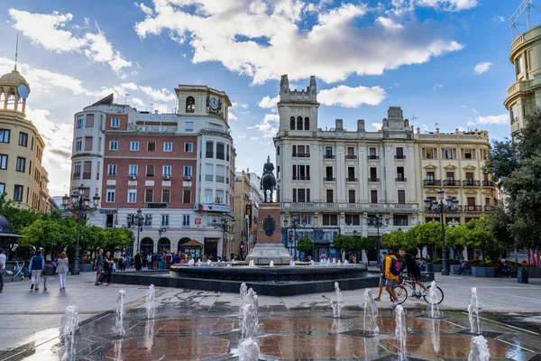 Cordoba, İspanya - 31 Ekim 2019: Cordoba, İspanya 'daki ana Tendillas Meydanı