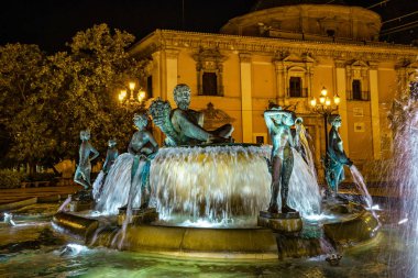 Bakire Meryem Meydanı'ndaki Turia Çeşmesi, Valencia, İspanya.
