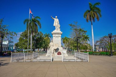 Cienfuegos, Küba'daki Jose Marti Parkı'nda sömürge mimarisi