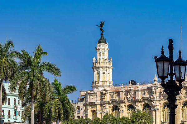 Küba'da birkaç ikonik binaları ile Havana eski şehir