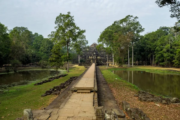 Baphuon templet i angkor wat komplexa, siem reap, Kambodja — Stockfoto