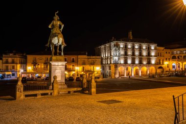 Trujillo, İspanya - 12 Kasım 2019: Fatih Francisco Pizarro 'nun heykeli