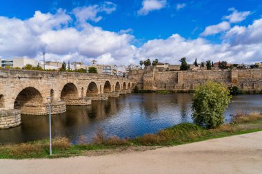 Puente Romano, Merida 'daki Roma Köprüsü Alcazaba, Extremadura, İspanya