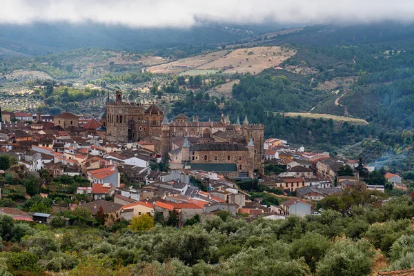 Королівський монастир Санта-Марія де Гуадалупе. Касерес, Іспанія. — стокове фото