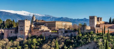Granada'daki Alhambra Sarayı'nın görünümü, Avrupa'da İspanya