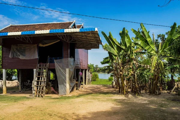 Hermoso viaje al campo en el distrito rural tropical, Siem Reap, Camboya — Foto de Stock