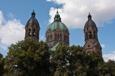 St. Luke Kilisesi, Almanya 'nın Münih kentindeki en büyük Protestan kilisesidir.