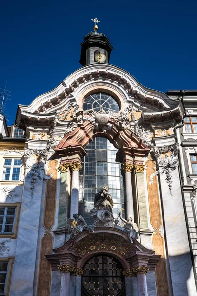 Fachada histórica de la iglesia barroca de Asam, Asamkirche en Munich, Alemania — Foto de Stock