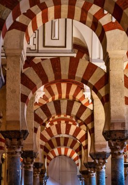 Cordoba, Endülüs, İspanya 'daki Mezquita Katedrali' nin içindeki Fas mimarisi