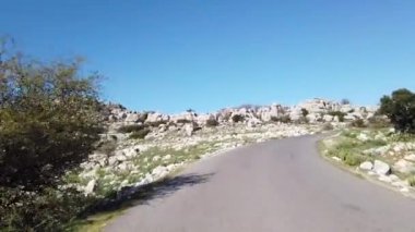Torcal de Antequera, Malaga, İspanya. Kayaların eşsiz şekli, 150 milyon yıl önce meydana gelen erozyondan kaynaklanmaktadır. Jurasik Çağ sırasında, tüm dağ deniz suyu altındaydı.. 