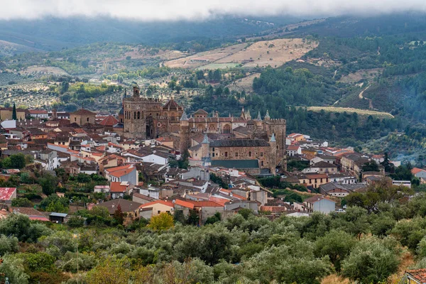 Королевский монастырь Санта-Мария-де-Гуадалупе. Касерес, Испания . — стоковое фото