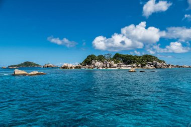 Seyşeller 'deki Coco adasında çarpıcı tropikal plaj