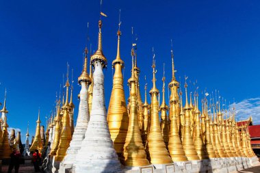 Shwe Indein Pagoda Gölü 'nün kalıntıları, Shan State, Myanmar