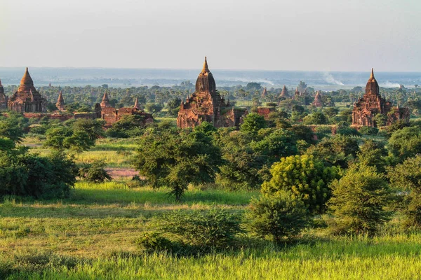 Pagody a chrámy Baganu v Myanmaru, dříve Barmě, místě světového dědictví. — Stock fotografie