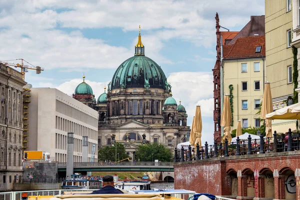 Catedral de Berlín, Berliner Dom desde el río Spree, Berlín Alemania — Foto de Stock