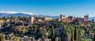 Granada'daki Alhambra Sarayı'nın görünümü, Avrupa'da İspanya