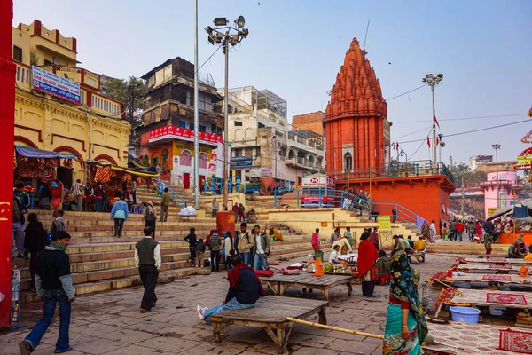 Varanasi, India - Dec 23, 2019: Morning View of The Ghats and City of Varanasi — Stock Photo, Image